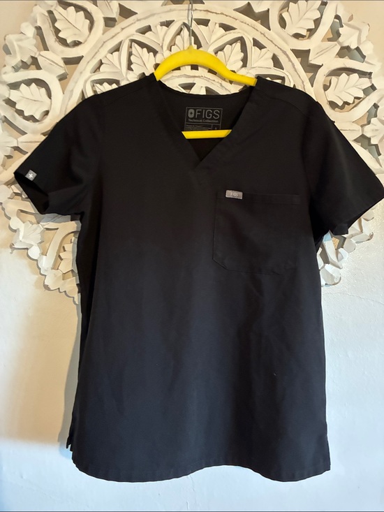 Figs Tops - Figs Women's Short Sleeve V-Neck Scrub Top - Black